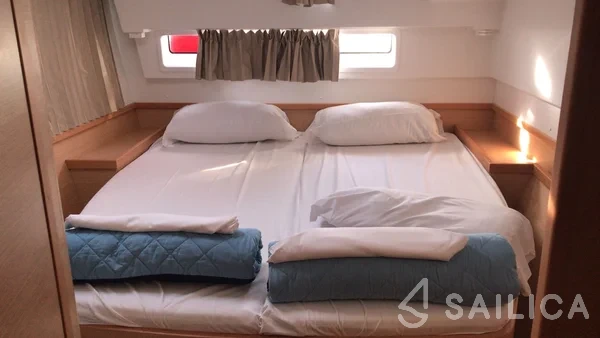 Lagoon 42 - Yacht Charter Sailica