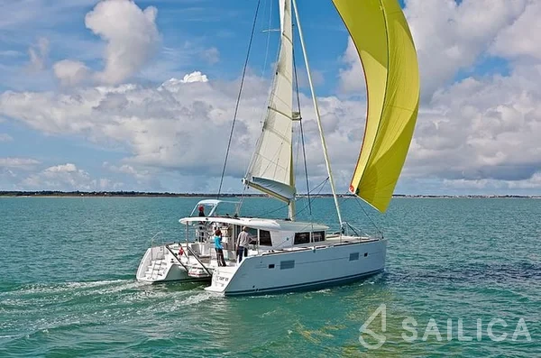 Lagoon 400 S2 - Yacht Charter Sailica