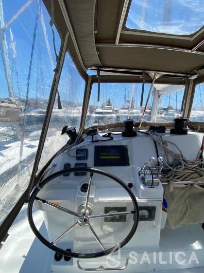 Lagoon 400 S2 - Yacht Charter Sailica