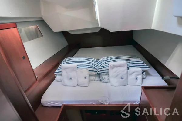 Oceanis 48 - Yacht Charter Sailica