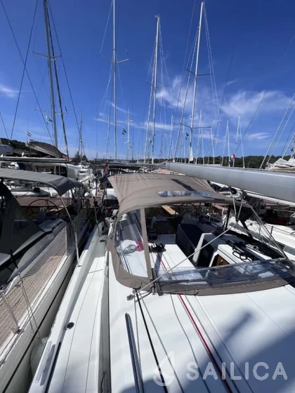 Sun Odyssey 410 - Yacht Charter Sailica