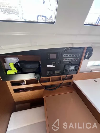 Sun Odyssey 410 - Yacht Charter Sailica