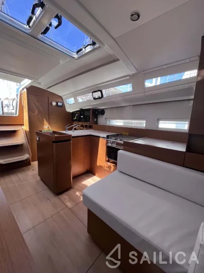 Sun Odyssey 410 - Yacht Charter Sailica