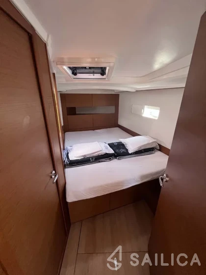 Sun Odyssey 410 - Yacht Charter Sailica