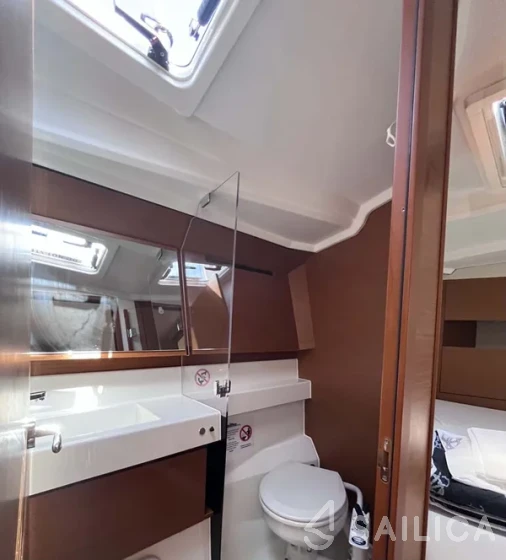 Sun Odyssey 410 - Yacht Charter Sailica