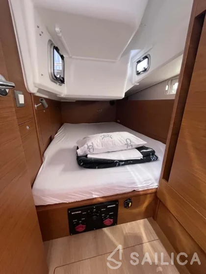 Sun Odyssey 410 - Yacht Charter Sailica