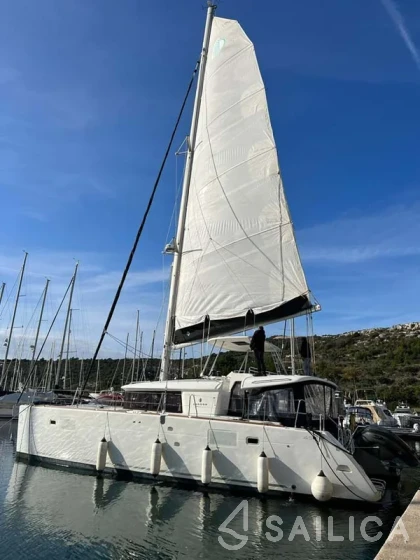 Lagoon 450  Flybridge - Yacht Charter Sailica