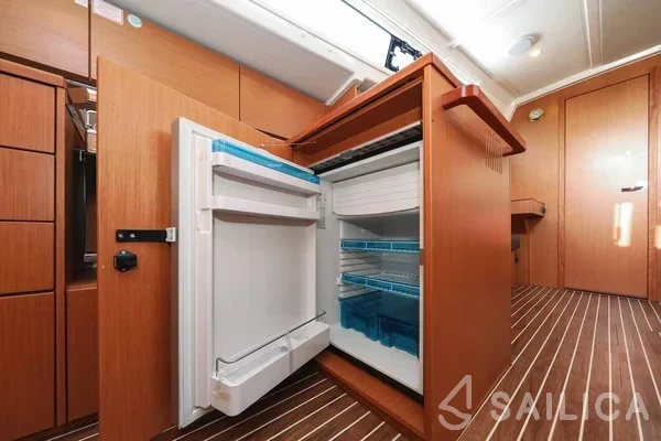 Bavaria C42 - Yacht Charter Sailica