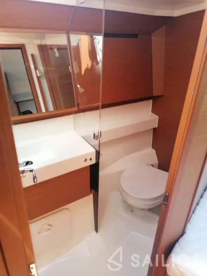 Sun Odyssey 410 - Yacht Charter Sailica