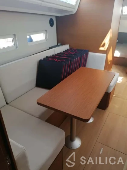 Sun Odyssey 410 - Yacht Charter Sailica