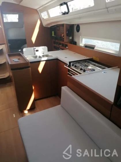 Sun Odyssey 410 - Yacht Charter Sailica