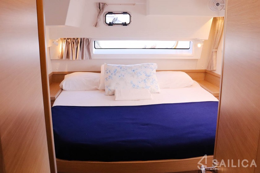 Lagoon 42 - Yacht Charter Sailica