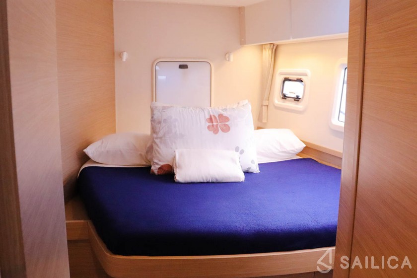Lagoon 42 - Yacht Charter Sailica