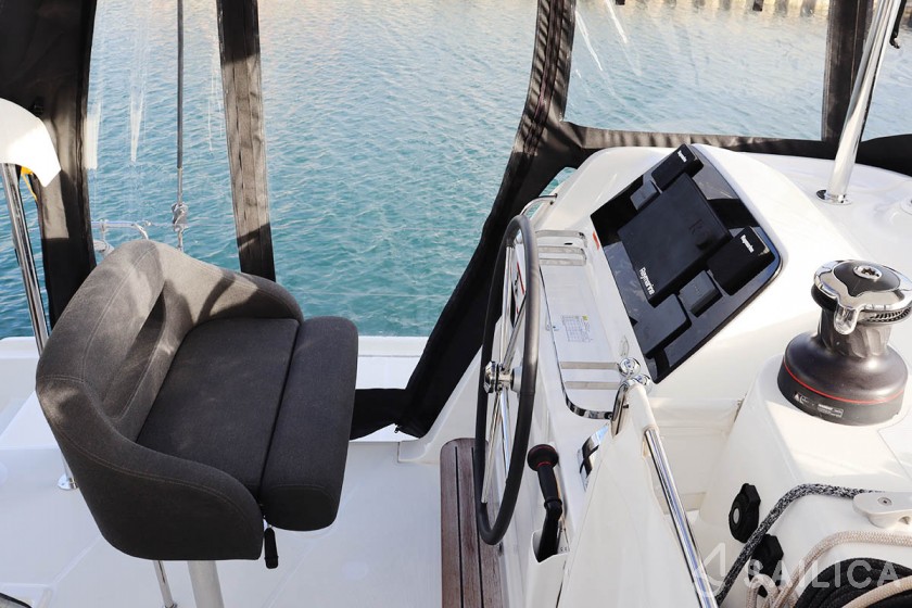 Lagoon 42 - Yacht Charter Sailica
