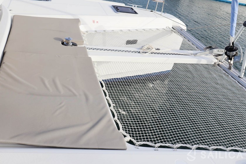 Lagoon 42 - Yacht Charter Sailica