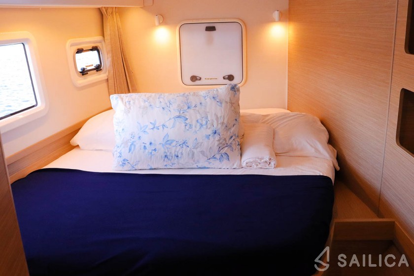 Lagoon 42 - Yacht Charter Sailica