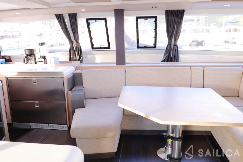 Lagoon 42 - Yacht Charter Sailica