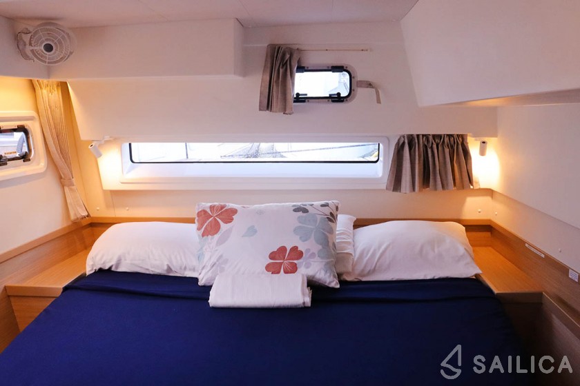 Lagoon 42 - Yacht Charter Sailica