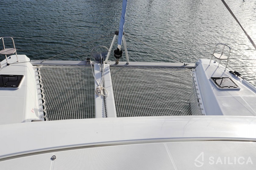Lagoon 42 - Yacht Charter Sailica