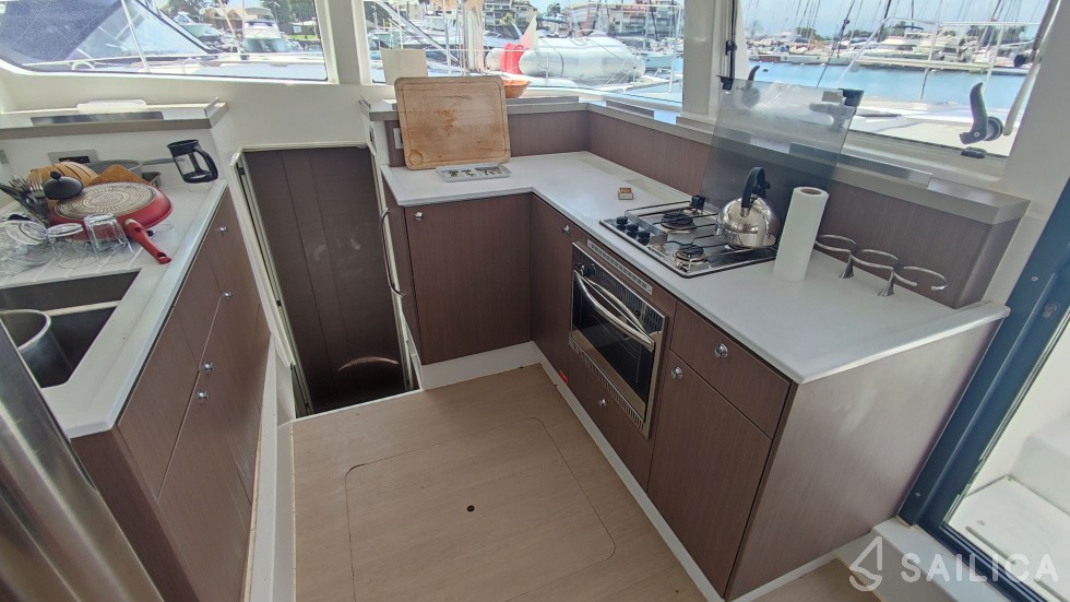 Bali 4.2 - Yacht Charter Sailica