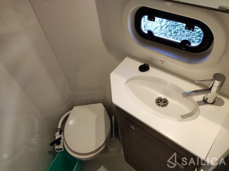 Bali 4.2 - Yacht Charter Sailica