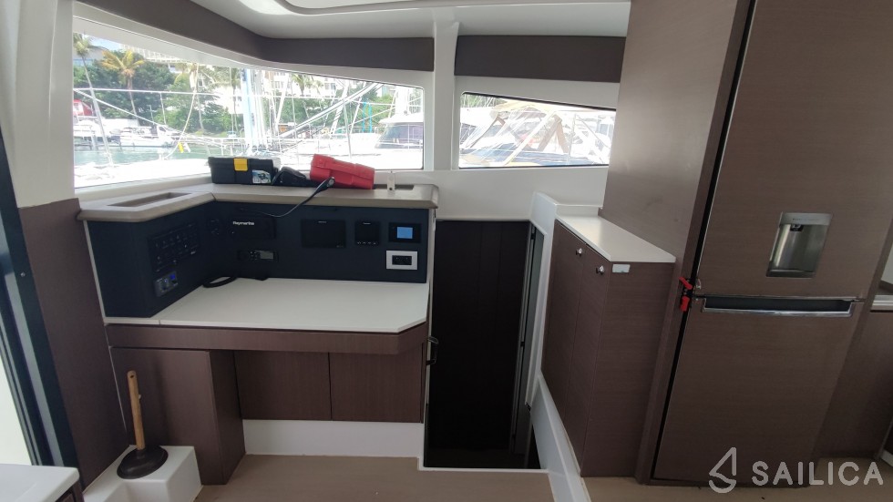 Bali 4.2 - Yacht Charter Sailica