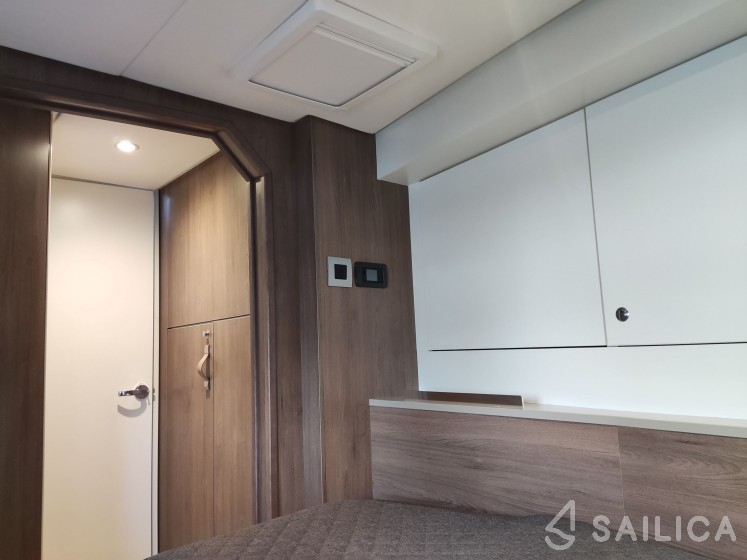 Bali 4.2 - Yacht Charter Sailica