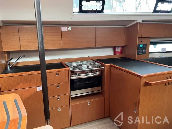 Bavaria C42 - Yacht Charter Sailica