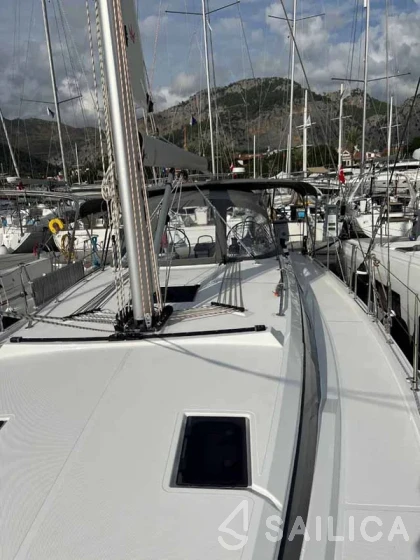 Bavaria C42 - Yacht Charter Sailica
