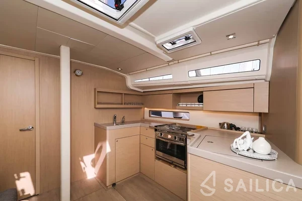 Oceanis 40.1 - Yacht Charter Sailica