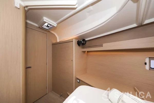 Oceanis 40.1 - Yacht Charter Sailica