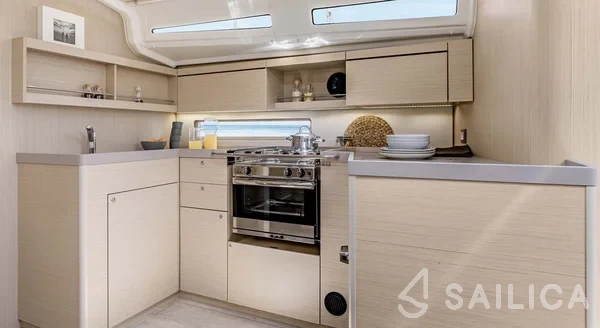 Oceanis 40.1 - Yacht Charter Sailica