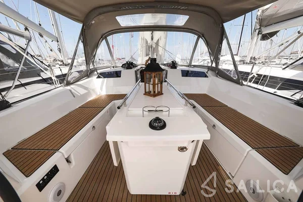 Oceanis 40.1 - Yacht Charter Sailica