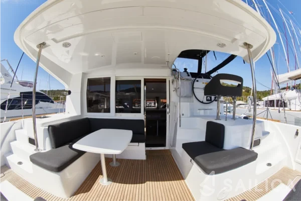 Lagoon 40 - Yacht Charter Sailica