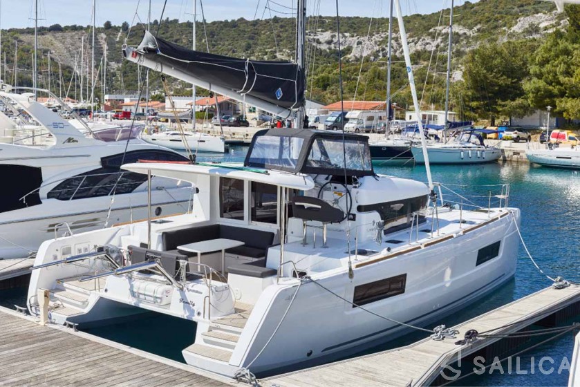 Lagoon 40 - Yacht Charter Sailica