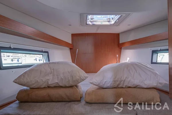 Bavaria C42 - Yacht Charter Sailica