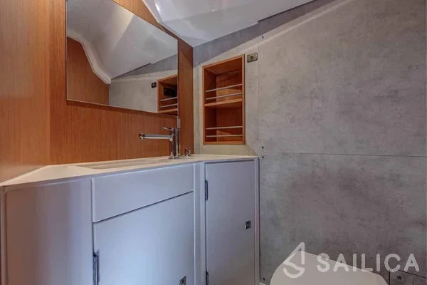 Bavaria C42 - Yacht Charter Sailica