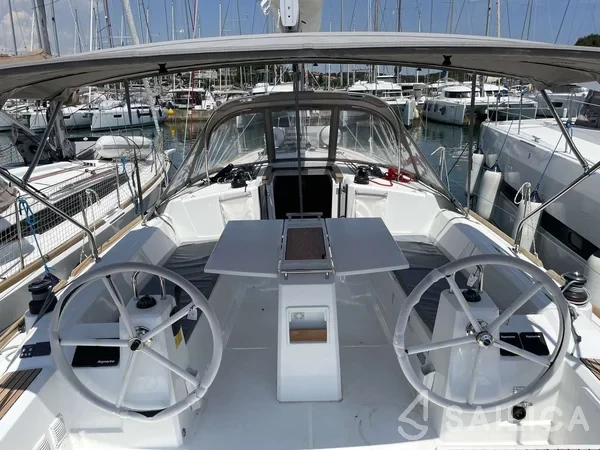 Oceanis 38.1 - Yacht Charter Sailica