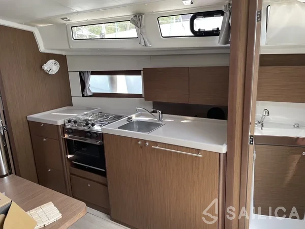 Oceanis 38.1 - Yacht Charter Sailica