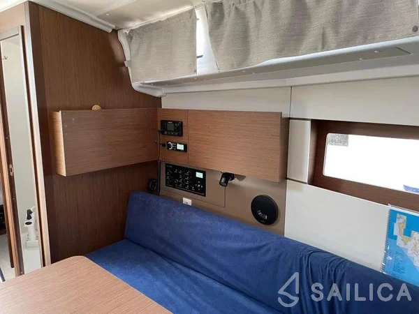 Oceanis 38.1 - Yacht Charter Sailica