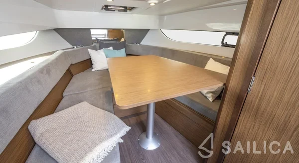 Beneteau Flyer 9 - Yacht Charter Sailica