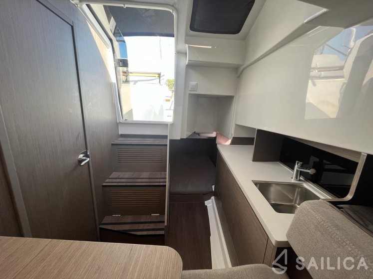 Beneteau Flyer 9 - Yacht Charter Sailica