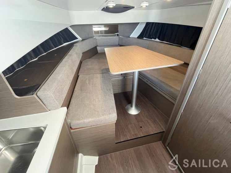Beneteau Flyer 9 - Yacht Charter Sailica