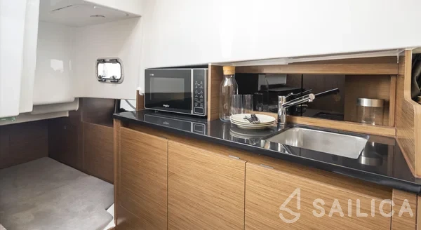 Beneteau Flyer 9 - Yacht Charter Sailica