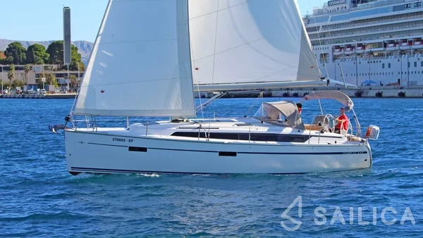 Bavaria 37 Cruiser - Yacht Charter Sailica
