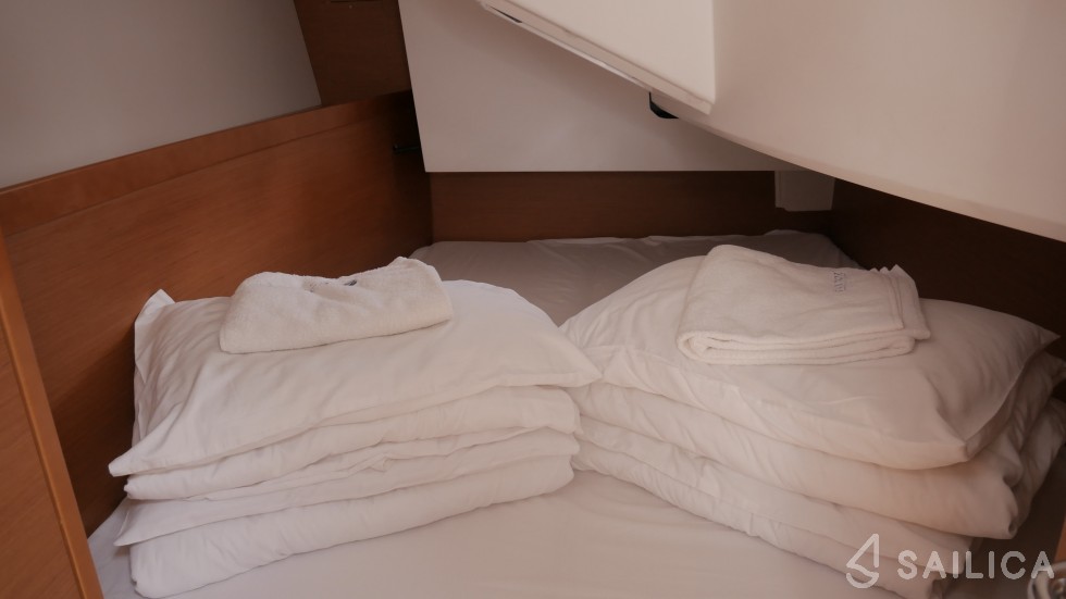 Sun Odyssey 349 - Yacht Charter Sailica