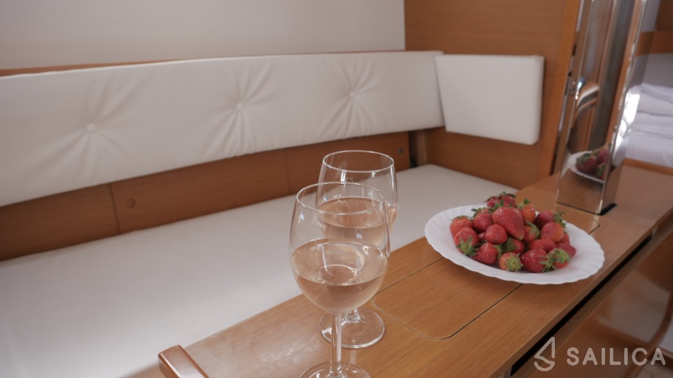 Sun Odyssey 349 - Yacht Charter Sailica