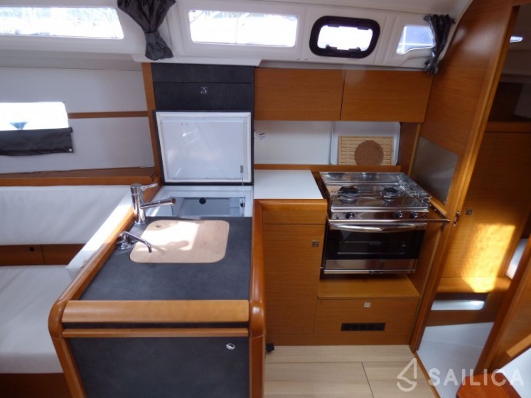 Sun Odyssey 349 - Yacht Charter Sailica