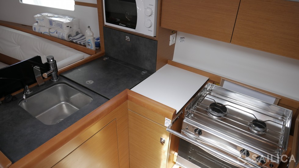 Sun Odyssey 349 - Yacht Charter Sailica