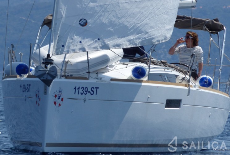 Sun Odyssey 349 - Yacht Charter Sailica